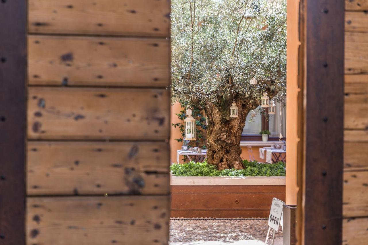 Antico Borgo B&B Con Spa - Adults Only Manerba del Garda Zewnętrze zdjęcie